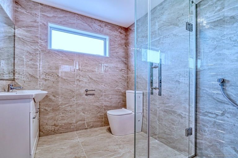 Photo of property in 102c Gloucester Road, Manurewa, Auckland, 2102