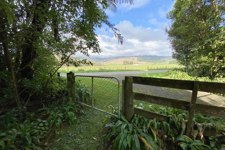 Photo of property in 28 Tangimoana Road, Muhunoa East, Levin, 5570