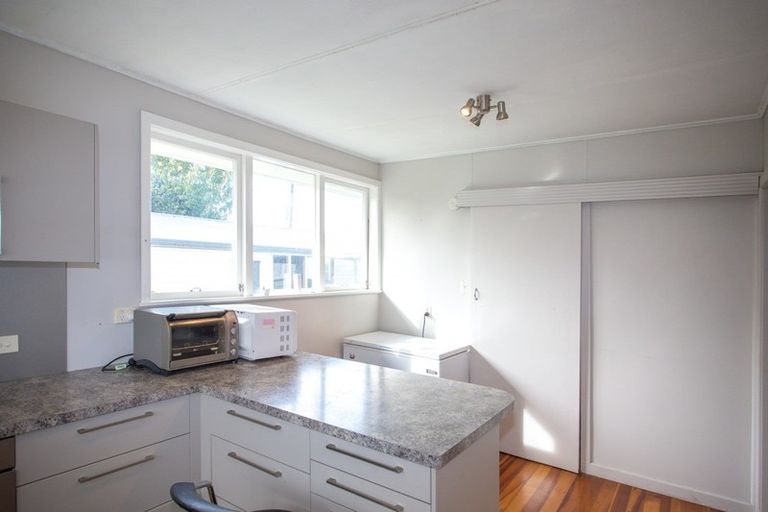 Photo of property in 35 Brassey Street, Waverley, 4510