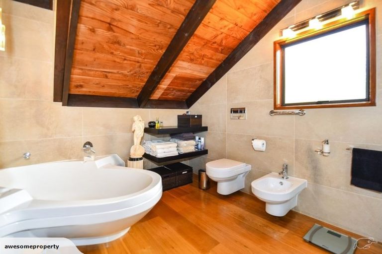 Photo of property in 11 Hebe Place, Birkenhead, Auckland, 0626