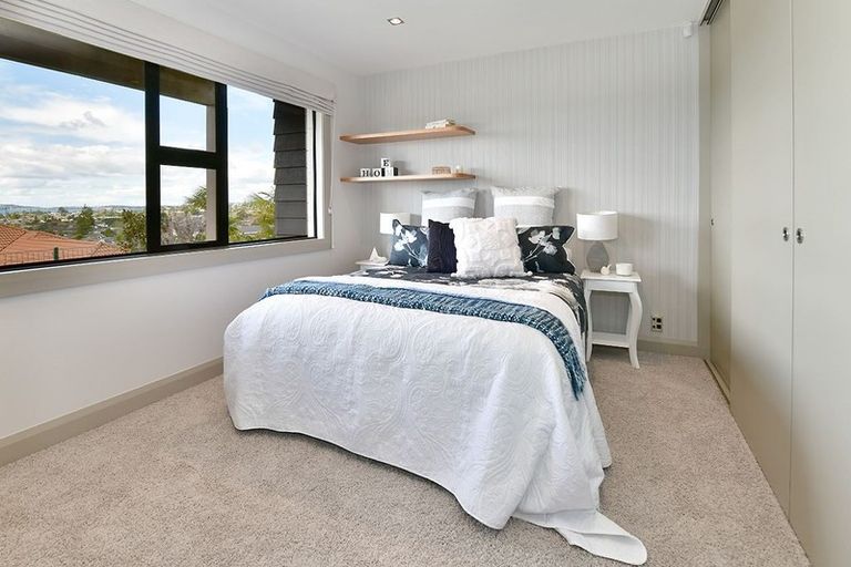 Photo of property in 37 Grovenor Drive, Orewa, 0931