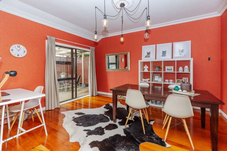 Photo of property in 90 Forest Lake Road, Forest Lake, Hamilton, 3200