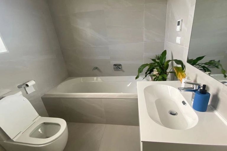 Photo of property in 12 Mamuku Drive, Massey, Auckland, 0614