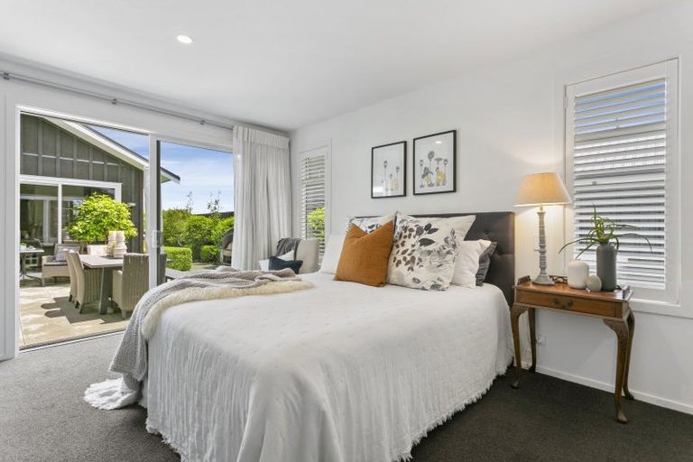 Photo of property in 16 Pukenamu Road, Rainbow Point, Taupo, 3330