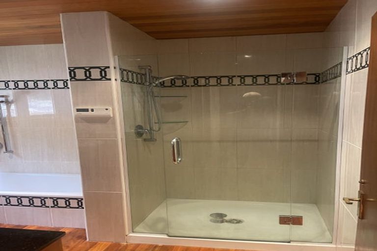 Photo of property in 71 Opanuku Road, Henderson Valley, Auckland, 0612