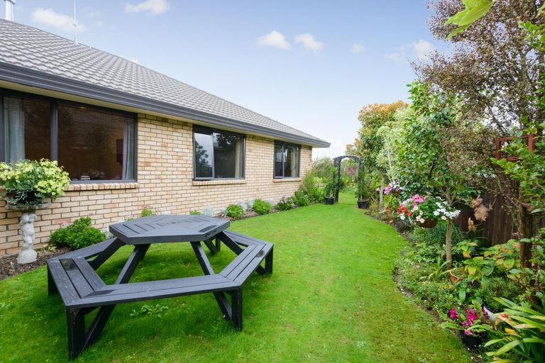Photo of property in 12 Tennyson Avenue, Kelvin Grove, Palmerston North, 4414