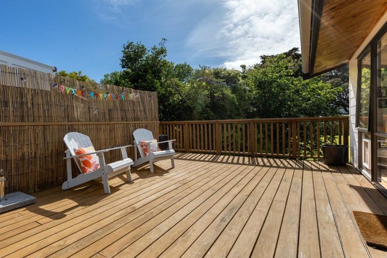 Photo of property in 124-126 Renown Road, Raumati South, Paraparaumu, 5032