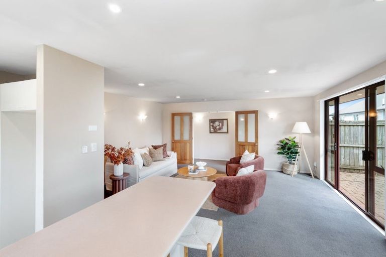 Photo of property in 2/172 Langdons Road, Northcote, Christchurch, 8052