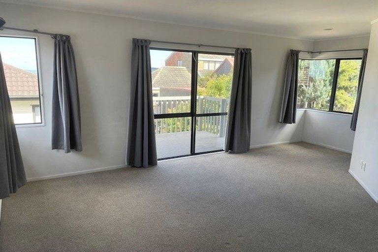 Photo of property in 15 Andover Way, Goodwood Heights, Auckland, 2105
