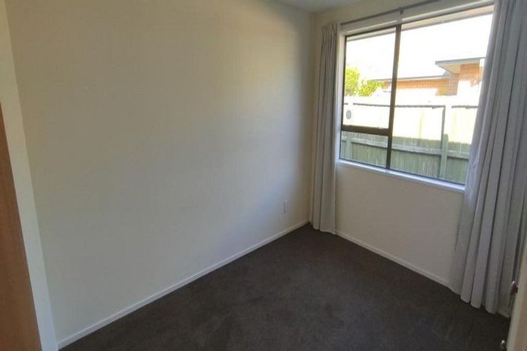 Photo of property in 8 Warner Place, Heathcote Valley, Christchurch, 8022