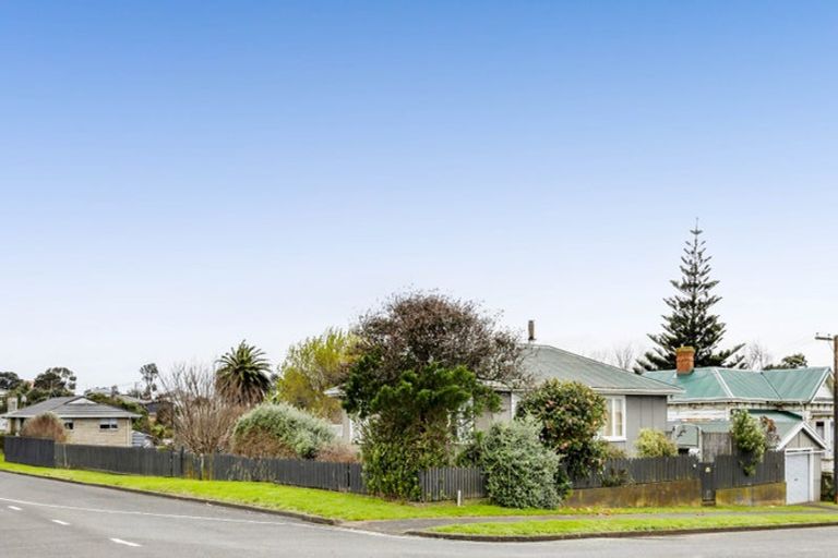 Photo of property in 30 Leicester Street, Patea, 4520
