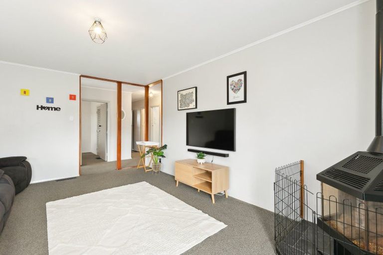 Photo of property in 45 Victory Crescent, Tawa, Wellington, 5028