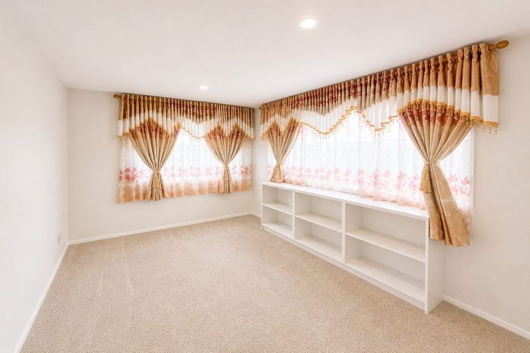 Photo of property in 51 Kerrykeel Drive, Flat Bush, Auckland, 2019