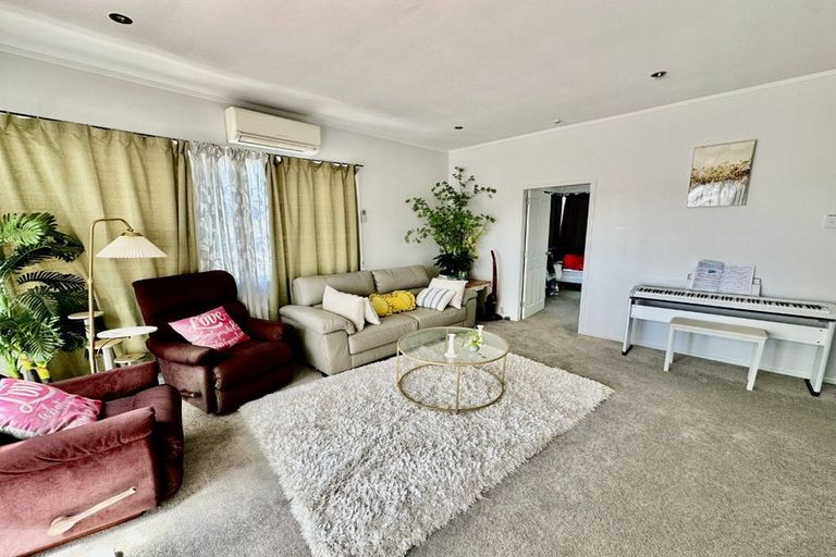 Photo of property in 1/27 Rosedale Road, Pinehill, Auckland, 0632