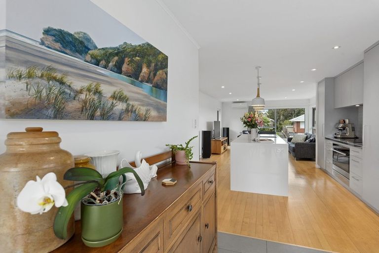 Photo of property in 11 Dudding Avenue, Northcote, Auckland, 0627