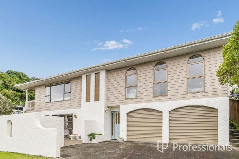 Photo of property in 14 Hibiscus Grove, Maungaraki, Lower Hutt, 5010