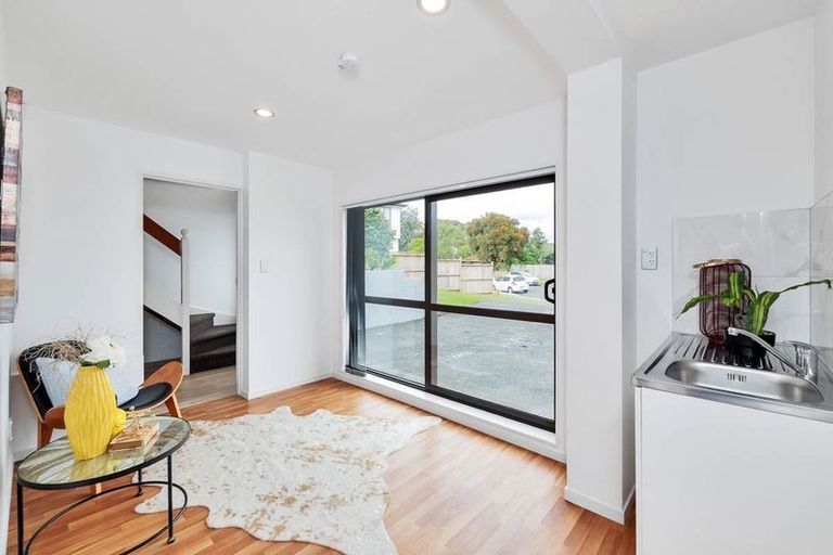 Photo of property in 4 St Catherine Crescent, West Harbour, Auckland, 0618