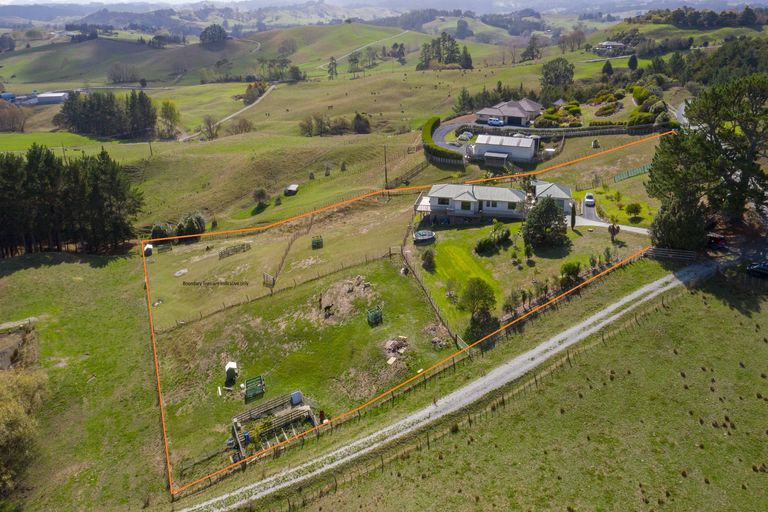 Photo of property in 137 Worthington Road, Wellsford, 0974