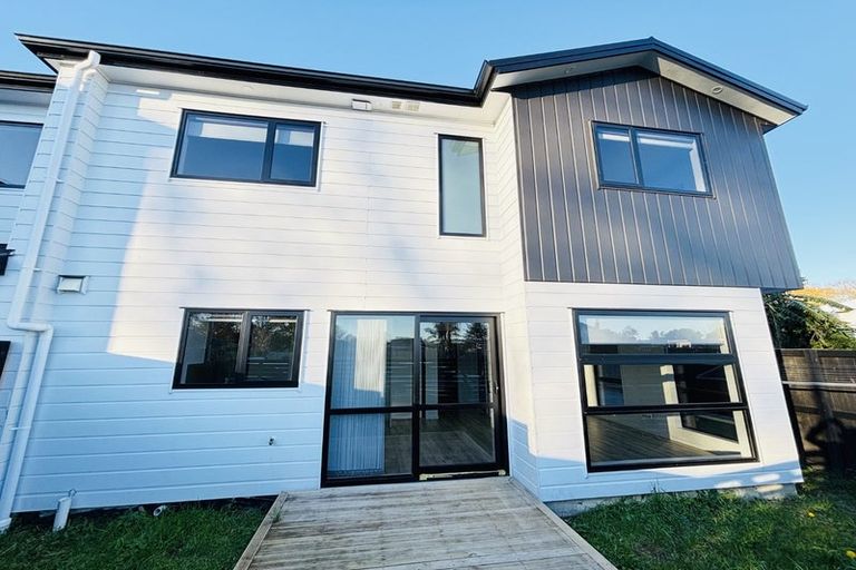 Photo of property in 2/2 Smiths Avenue, Papakura, 2110