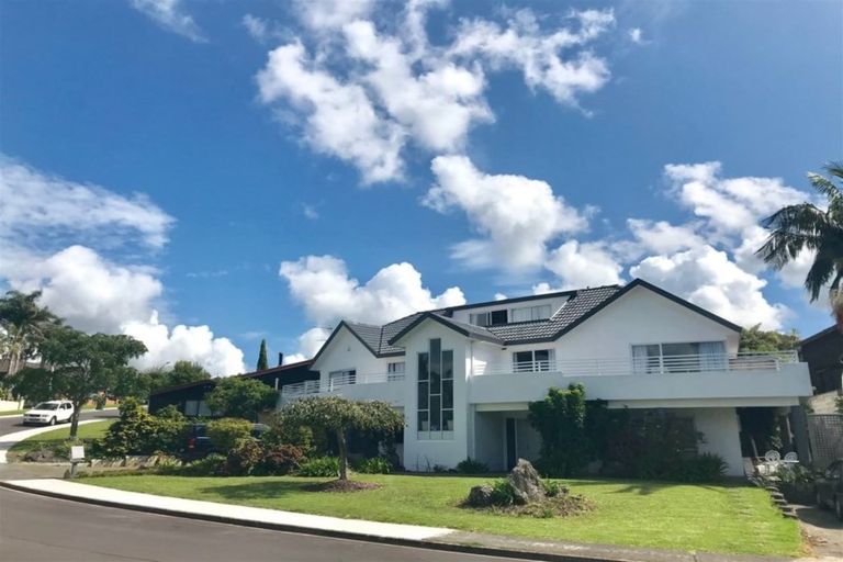 Photo of property in 10 Oakpark Place, West Harbour, Auckland, 0618