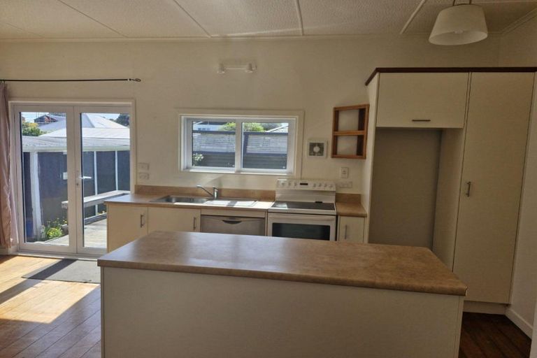 Photo of property in 33 Sackville Street, Fitzroy, New Plymouth, 4312