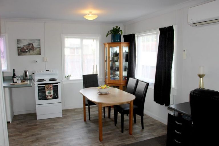 Photo of property in 2/5 Tokomaru Street, Welbourn, New Plymouth, 4312