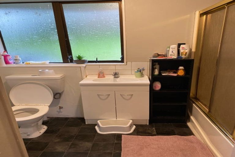 Photo of property in 106 Moire Road, West Harbour, Auckland, 0618