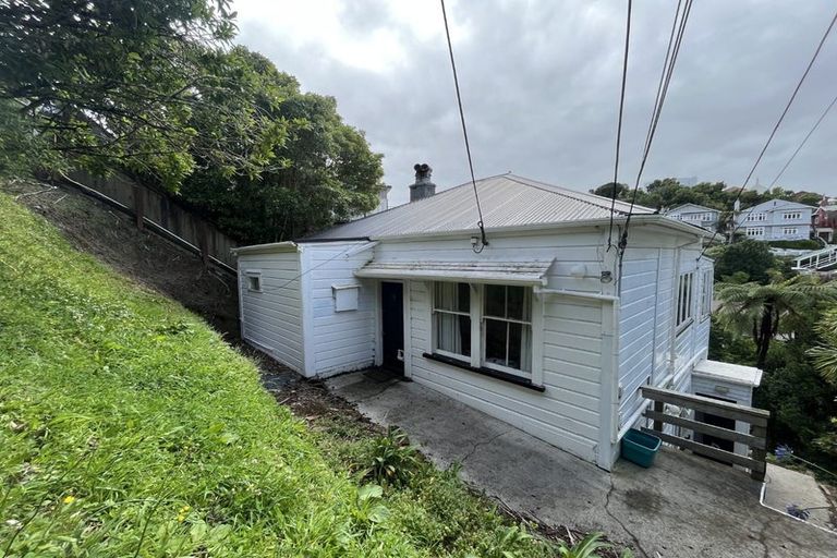 Photo of property in 151 Kelburn Parade, Kelburn, Wellington, 6012