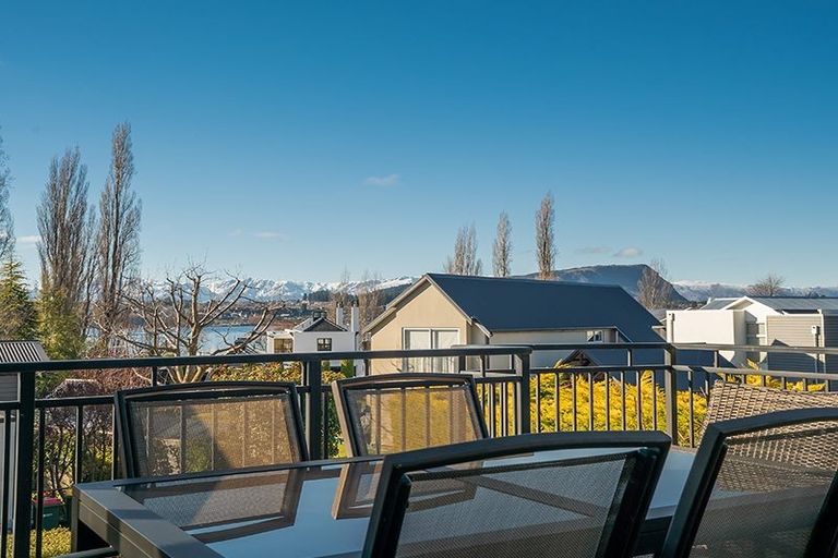 Photo of property in 15 Morrows Mead, Wanaka, 9305