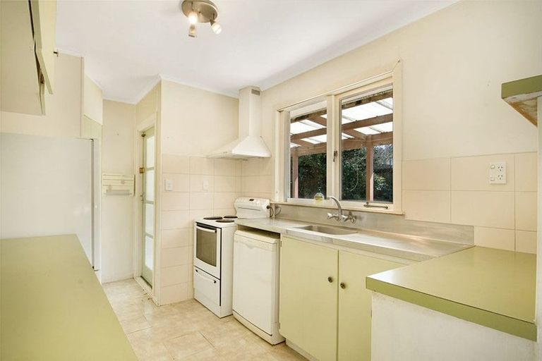 Photo of property in 6 Palmer Avenue, Glen Eden, Auckland, 0602
