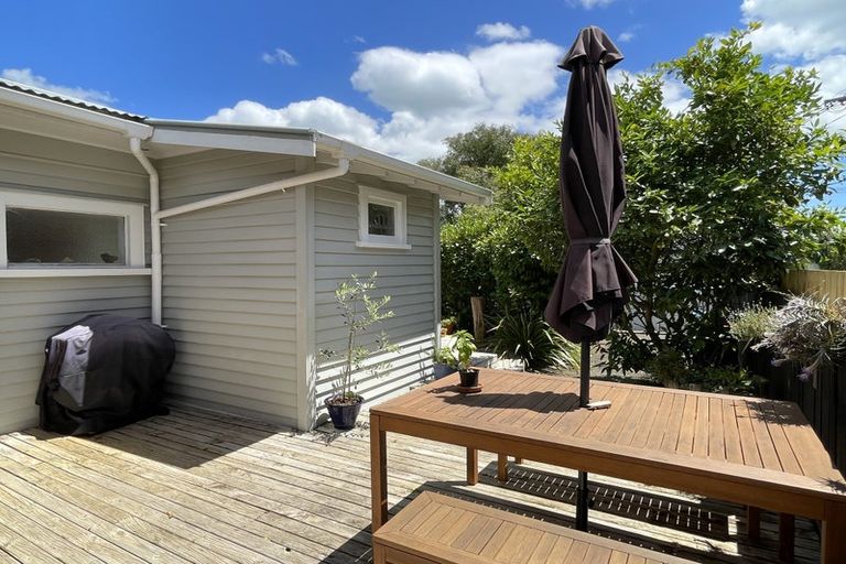 Photo of property in 22 St Michaels Avenue, Point Chevalier, Auckland, 1022