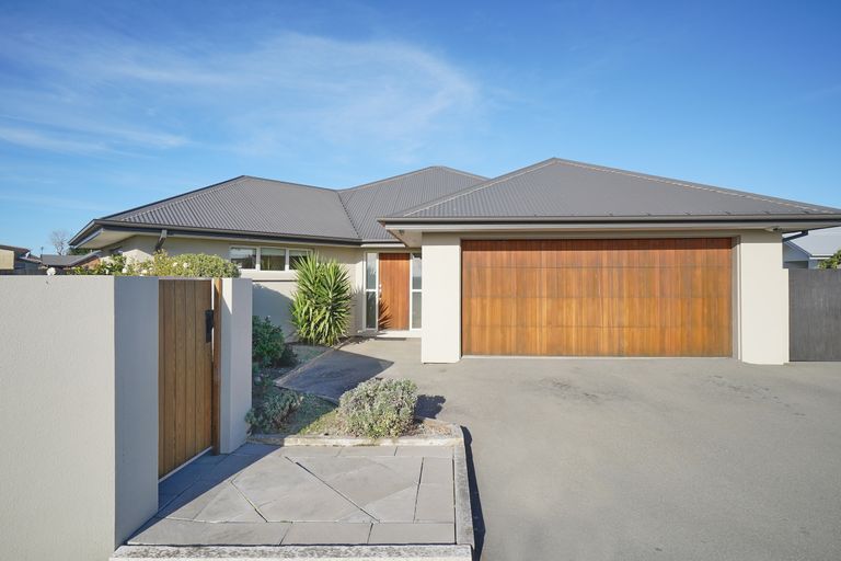 Photo of property in 5 Corsican Grove, Parklands, Christchurch, 8083