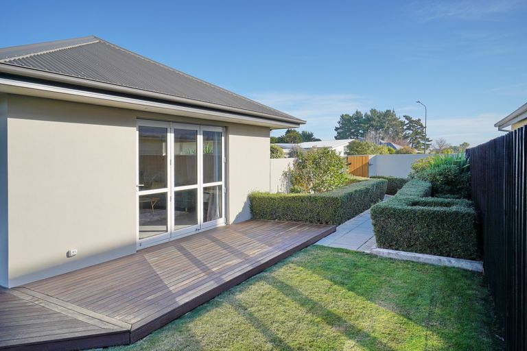 Photo of property in 5 Corsican Grove, Parklands, Christchurch, 8083