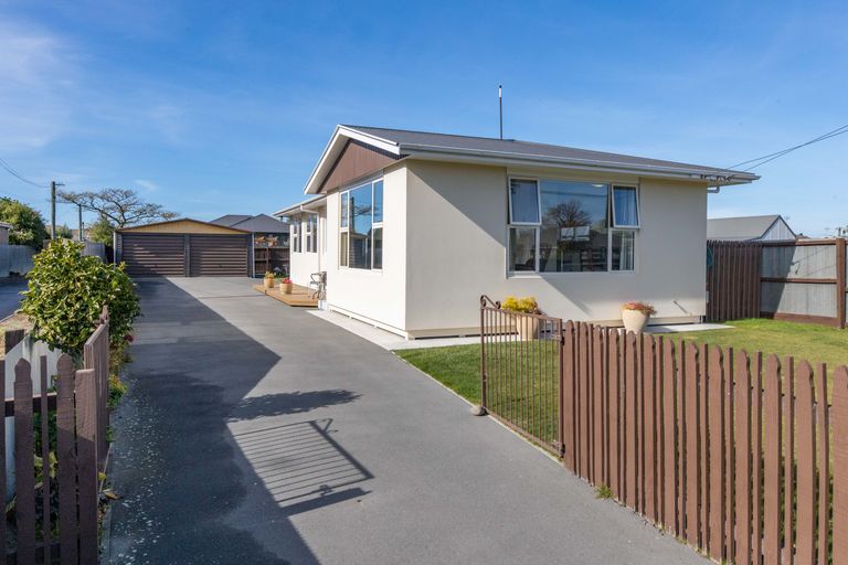 Photo of property in 174 Bower Avenue, New Brighton, Christchurch, 8083