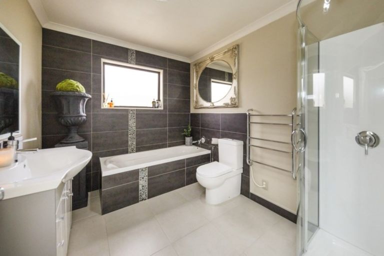 Photo of property in 15 Dobsons Lane, Kelvin Grove, Palmerston North, 4470