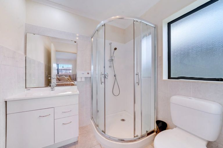 Photo of property in 16 Maadi Place, Papakura, 2110