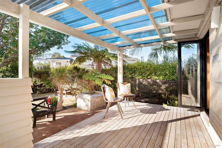 Photo of property in 1/65 Arran Road, Browns Bay, Auckland, 0630