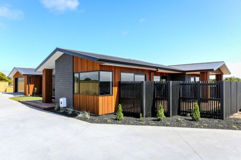 Photo of property in 4 Oliver O'leary Way, Westown, New Plymouth, 4310