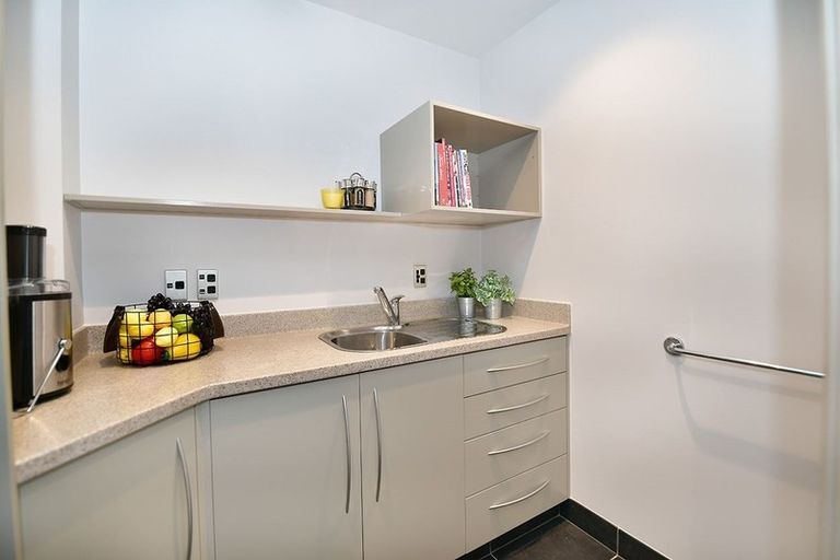 Photo of property in 37 Grovenor Drive, Orewa, 0931