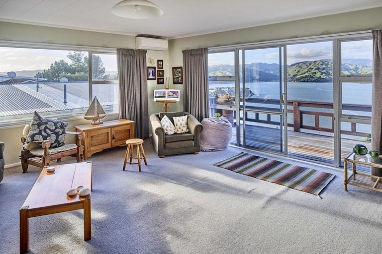 Photo of property in 105 Kahu Road, Paremata, Porirua, 5024