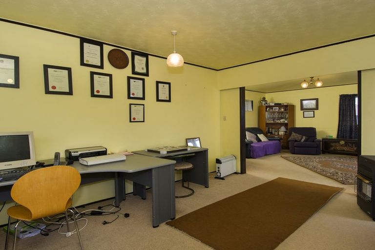 Photo of property in 2 Dingadee Street, Welcome Bay, Tauranga, 3112