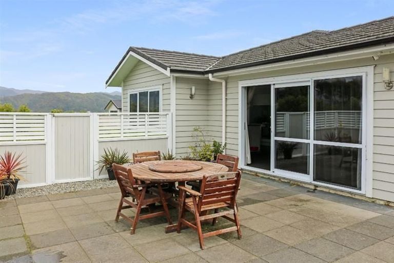 Photo of property in 101 Riverstone Drive, Riverstone Terraces, Upper Hutt, 5018
