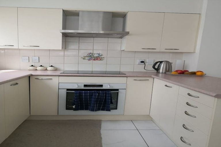 Photo of property in 1/527 Beach Road, Murrays Bay, Auckland, 0630