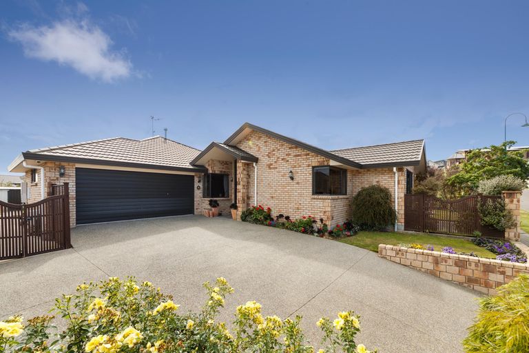 Photo of property in 12 Tennyson Avenue, Kelvin Grove, Palmerston North, 4414