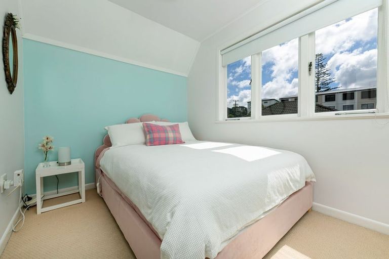 Photo of property in 47 Forrest Hill Road, Milford, Auckland, 0620