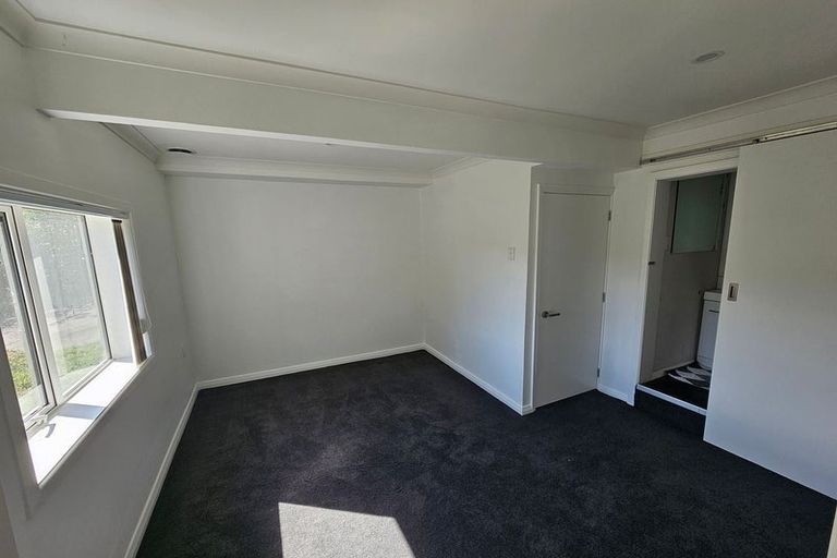 Photo of property in 1 Taylor Terrace, Tawa, Wellington, 5028