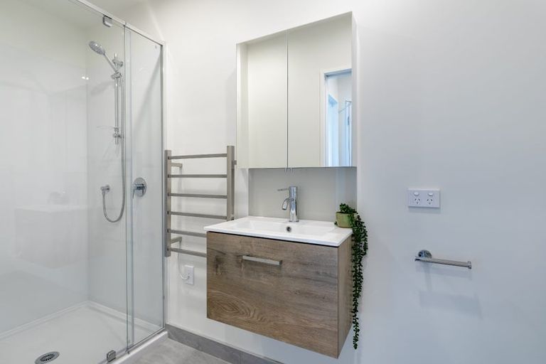 Photo of property in 8/25 Jabuka Street, Glen Eden, Auckland, 0602