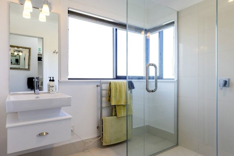 Photo of property in 20 Pukenamu Road, Rainbow Point, Taupo, 3330