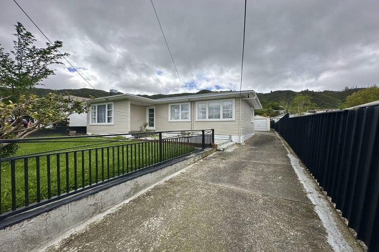 Photo of property in 14 Ruthven Road, Wainuiomata, Lower Hutt, 5014