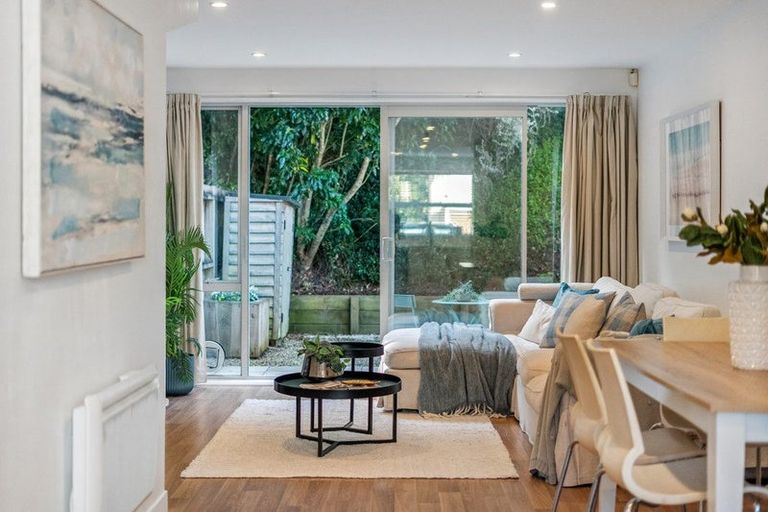 Photo of property in 11/8 Thatcher Crescent, Crofton Downs, Wellington, 6035